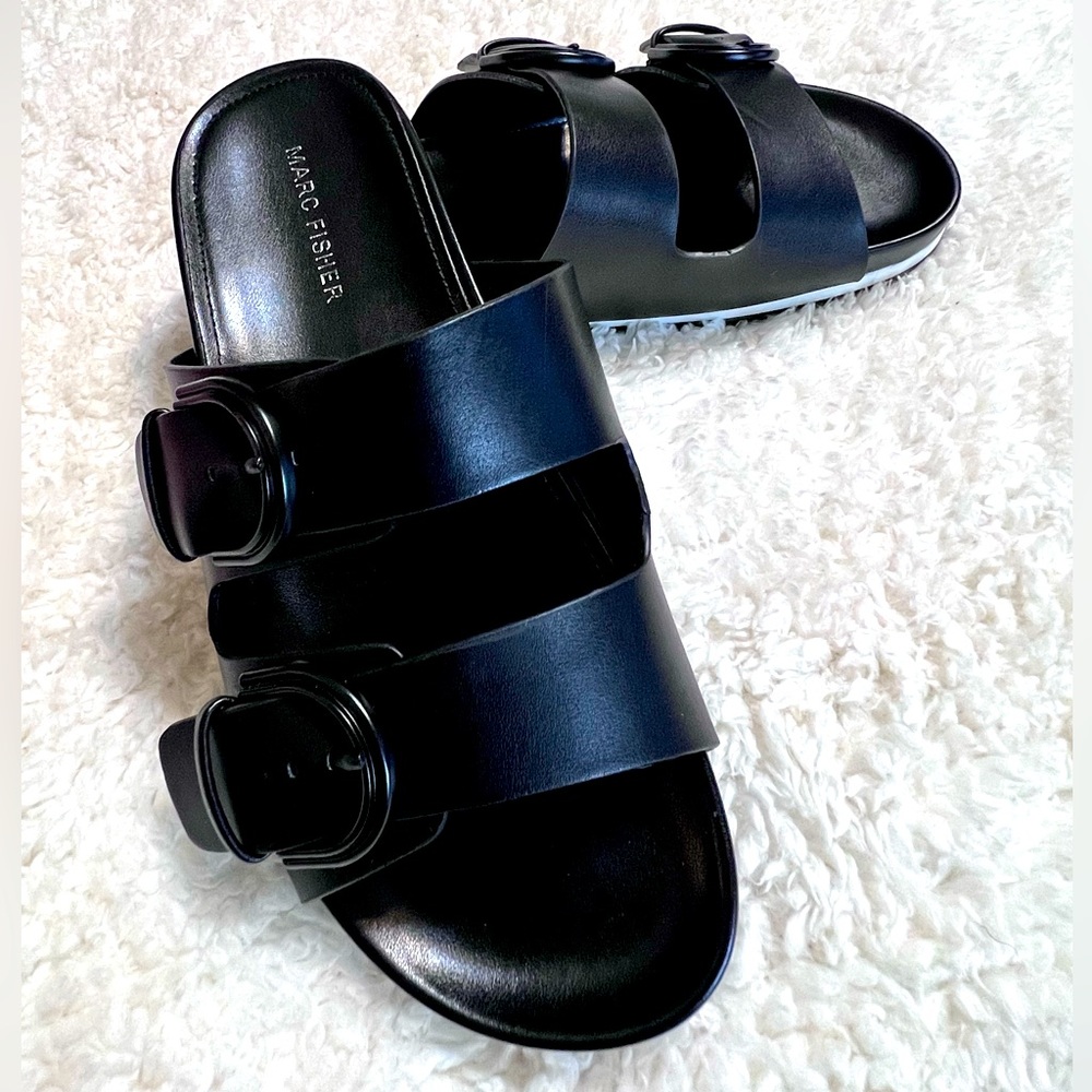 Marc Fisher Kristane Black & White “Birkenstock Styled” Slide Sandal Size 9.5.